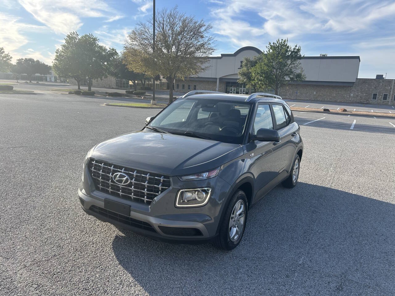 Used 2020 Hyundai Venue SEL FWD image 9