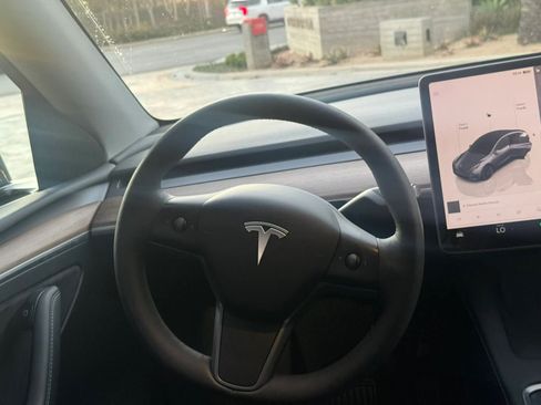 Used 2024 Tesla Model Y Long Range RWD image 40