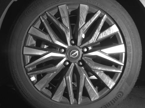 Used 2025 Nissan Altima 2.5 SV FWD image 12