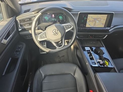 Used 2025 Volkswagen Atlas Cross Sport SEL R-Line image 21