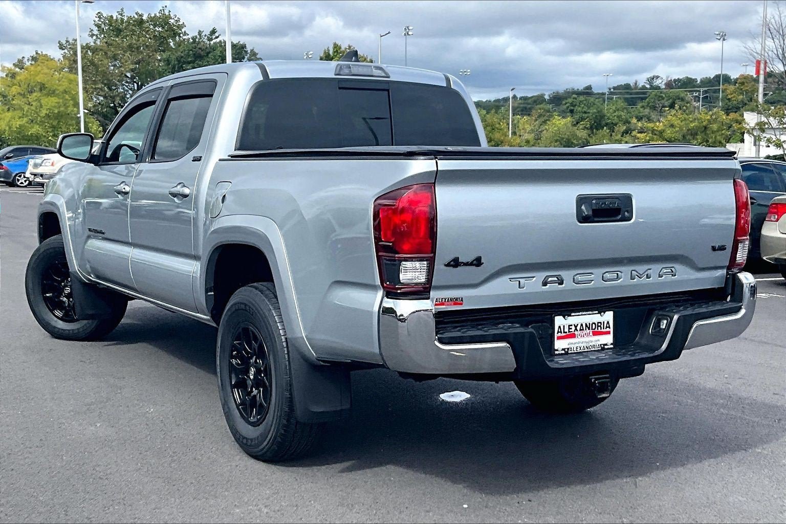 Used 2022 Toyota Tacoma SR5 AWD/4WD image 11