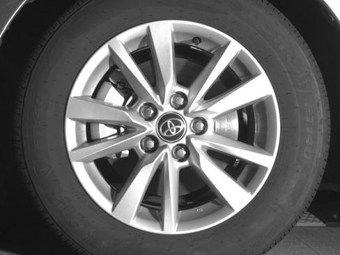 Used 2025 Toyota Camry LE image 12