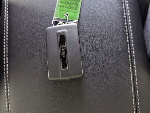 New 2025 Jeep Grand Cherokee Altitude image 29