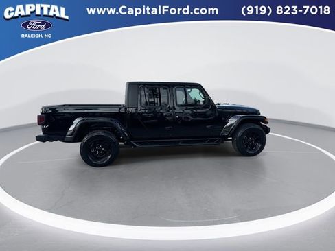 Used 2022 Jeep Gladiator Willys image 9