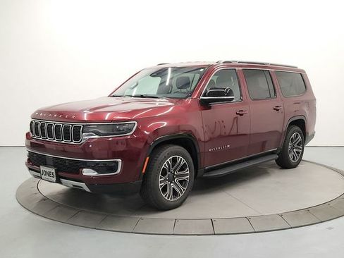 Used 2024 Jeep Wagoneer L Series II w/ Flexible Seating Group AWD/4WD image 3