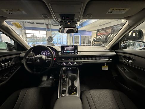 New 2025 Honda Accord SE image 18