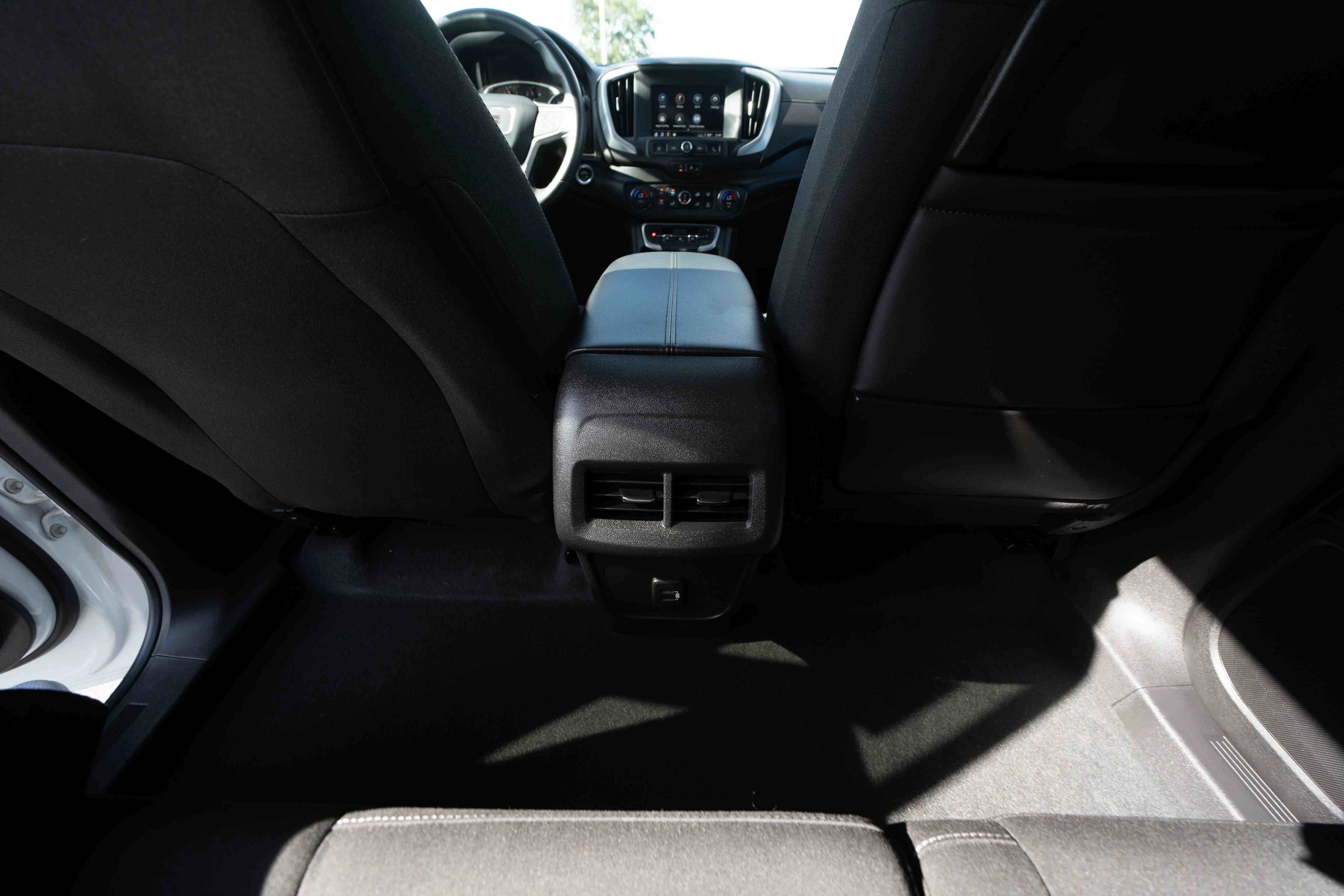Used 2024 GMC Terrain SLE w/ Driver Convenience Package FWD image 22