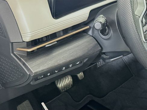 Used 2023 Nissan Ariya FWD image 17