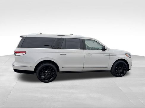 Used 2024 Lincoln Navigator L Reserve w/ Monochromatic Package AWD/4WD image 9