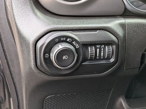 Certified 2022 Jeep Wrangler Unlimited Sport w/ Sun And Sound Package AWD/4WD image 14