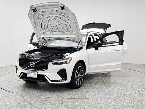 Certified 2023 Volvo XC60 B5 Plus w/ Climate Package AWD/4WD image 9