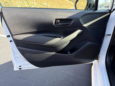 Certified 2025 Toyota Corolla LE image 9