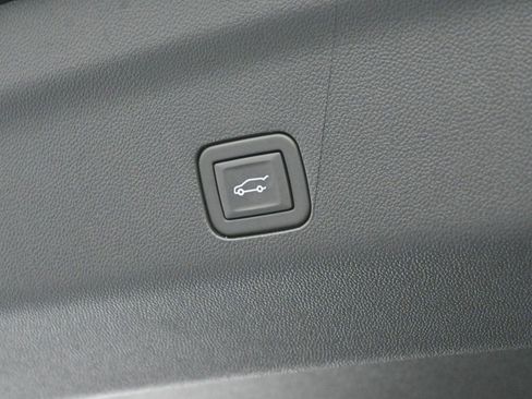 Used 2025 Chevrolet Tahoe Z71 w/ Z71 Off-Road Package image 11