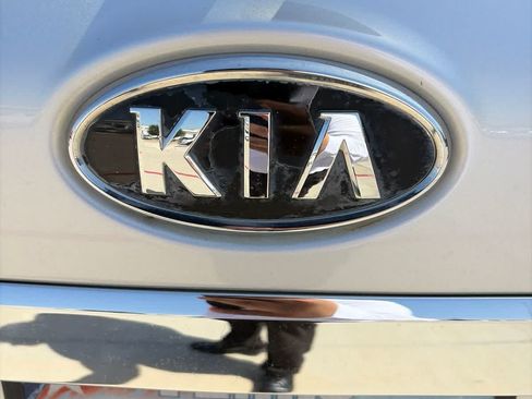 Used 2012 Kia Sorento LX w/ Convenience Pkg FWD image 12