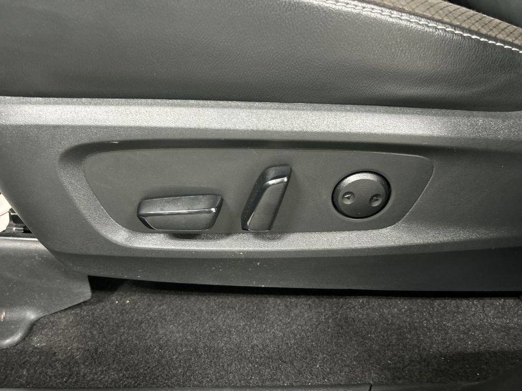 Used 2023 Nissan Pathfinder SL w/ SL Premium Package AWD/4WD image 10