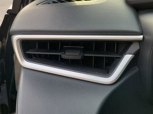 Used 2023 Toyota Corolla SE image 31