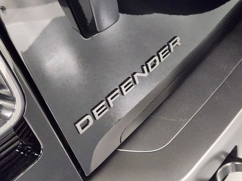 Used 2025 Land Rover Defender 130 V8 AWD/4WD image 13