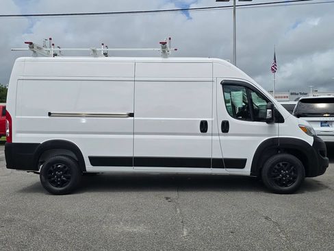 Used 2023 RAM ProMaster 2500 w/ Driver Convenience Group FWD image 6
