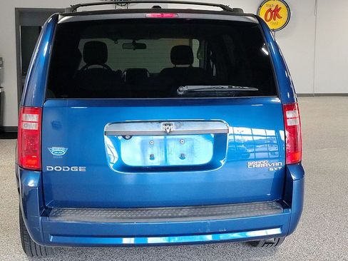 Used 2010 Dodge Grand Caravan SXT w/ Entertainment Group 2 FWD image 8