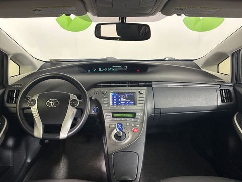 Used 2014 Toyota Prius Four image 12