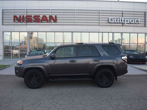 Used 2022 Toyota 4Runner SR5 Premium w/ Moonroof Package RWD image 3