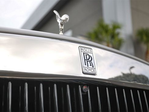 Used 2022 Rolls-Royce Cullinan w/ Dark Exterior Package image 11