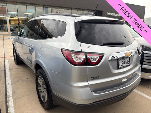 Used 2016 Chevrolet Traverse LT w/ Traveler's Package FWD image 5