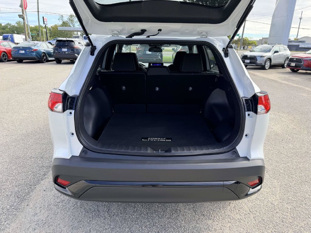 Certified 2025 Toyota Corolla Cross AWD Hybrid w/ Moonroof Package image 15