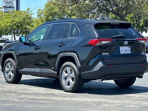 Certified 2022 Toyota RAV4 LE AWD/4WD image 6