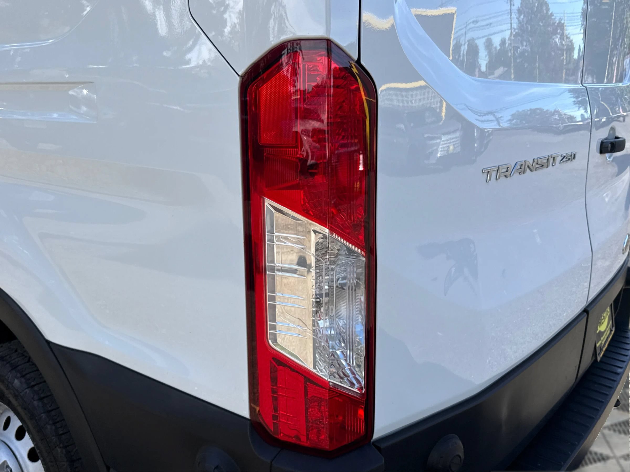 Used 2020 Ford Transit 250 Medium Roof AWD image 24