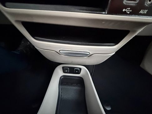 Used 2020 Chrysler Pacifica Limited image 27