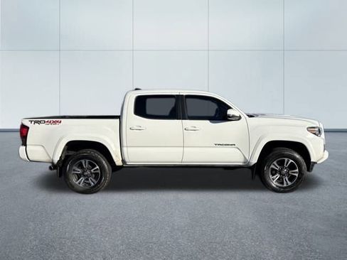 Used 2016 Toyota Tacoma TRD Sport w/ Towing Package image 2