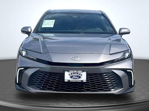 Used 2025 Toyota Camry SE w/ Convenience Package FWD image 3