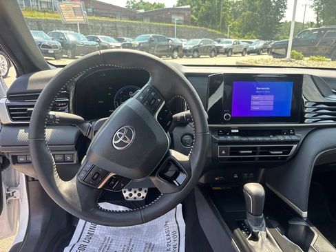 Used 2026 Toyota Camry Hybrid w/ Convenience Package FWD image 8