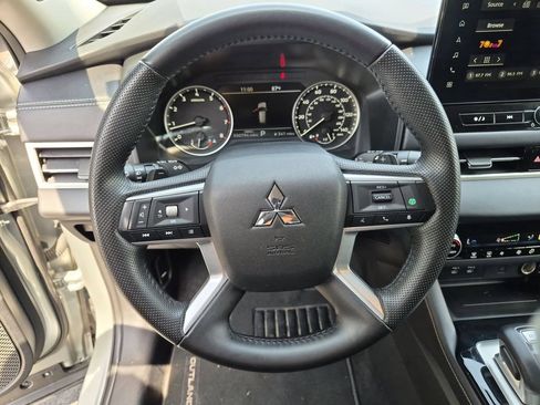 Used 2025 Mitsubishi Outlander SE AWD/4WD image 23