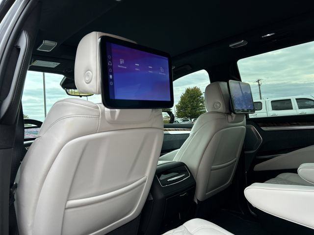 Used 2025 Cadillac Escalade Sport Platinum w/ LPO, Floor Liner Package AWD/4WD image 22
