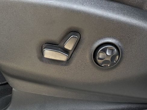 Used 2022 Chrysler Pacifica Touring-L w/ Uconnect Theater Family Group image 27