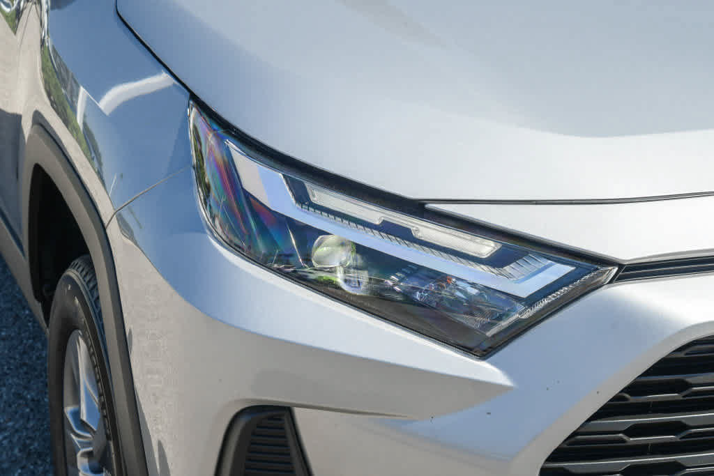 Certified 2024 Toyota RAV4 LE AWD/4WD image 4