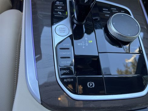 Used 2022 BMW X5 xDrive40i w/ Premium Package image 19