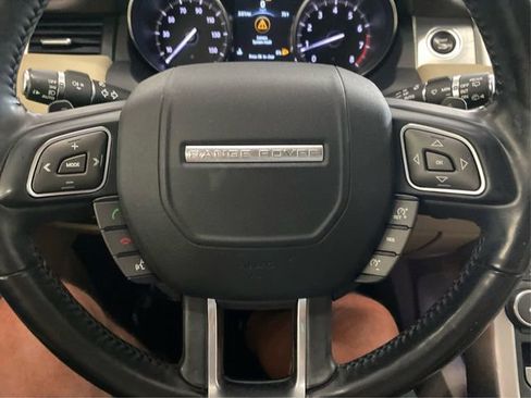 Used 2017 Land Rover Range Rover Evoque SE image 20