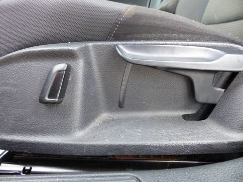 Used 2016 Volkswagen Golf SE image 24