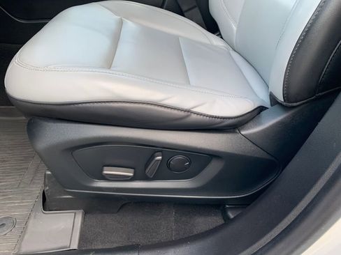 Used 2021 Ford Explorer XLT w/ Equipment Group 202A image 13