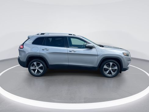 Used 2019 Jeep Cherokee Limited FWD image 10