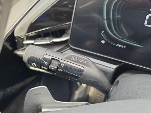 Certified 2024 Kia Niro EX Touring FWD image 26