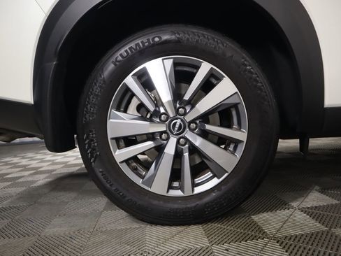 Used 2024 Nissan Pathfinder SL w/ Black Appearance Package image 33