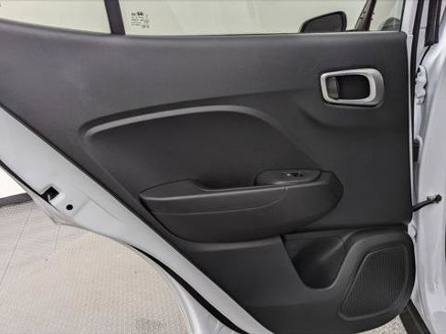 Used 2024 Hyundai Venue SEL image 16