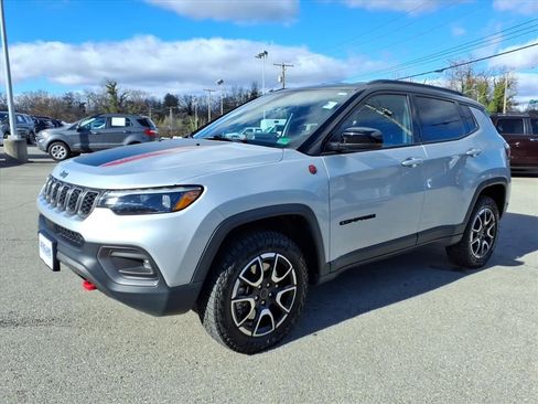 Used 2025 Jeep Compass Trailhawk w/ Trailhawk Elite Group image 8
