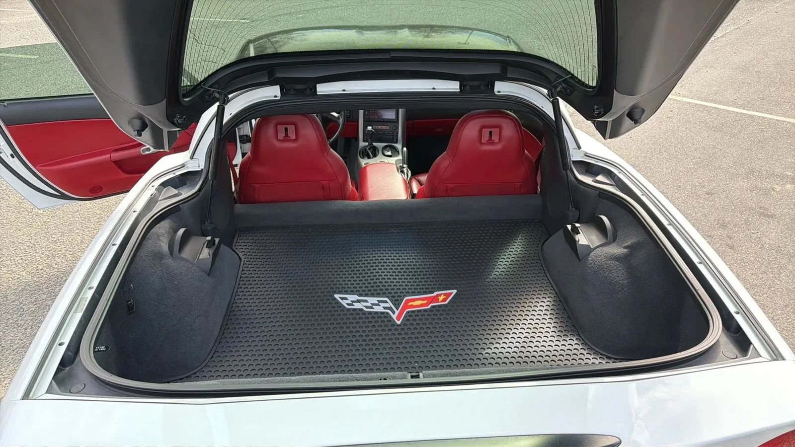 Used 2005 Chevrolet Corvette Coupe w/ Preferred Equipment Group RWD image 13