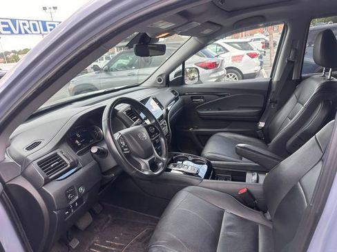 Used 2022 Honda Pilot Touring image 11