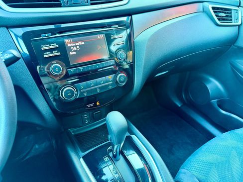 Used 2016 Nissan Rogue S w/ Appearance Package AWD/4WD image 11